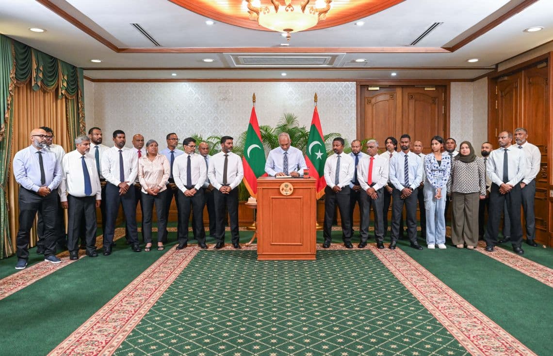 ރައީސް ޑރ. މުހައްމަދު މުއިއްޒު ކުޅިވަރުގެ ގާނޫނަށް ގެނައި އިސްލާހު ތަސްދީގުކުރައްވަނީ / ފޮޓޯ: ރައީސް އޮފީސް