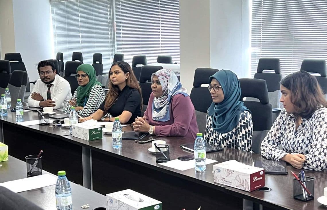 އެޗްއާރުސީއެމްގެ ބައްދަލުވުމެއްގައި އެ ކޮމިޝަނުގެ ބައެއް ބޭފުޅުން ބައިވެރިވެވަޑައިގަންނަވަނީ / ފޮޓޯ: އެޗްއާރުސީއެމް