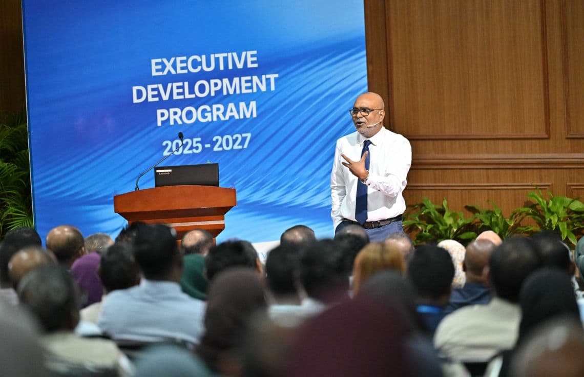 އެގްޒެކެޓިވް ޑިވެލޮޕްމަންޓް ޕްރޮގްރާމްގައި އެމްޕަވަރިންގް އޯލްގެ ފައުންޑަރު މަސްއޫދު އަލީ ވާހަކަދައްކަވަނީ / ފޮޓޯ: ރައީސް އޮފީސް