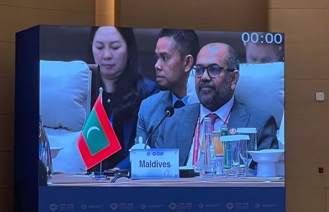 އޭއައިއައިބީގެ 10 ވަނަ އަހަރީ ބައްދަލުވުމުގެ ބިޒްނަސް ރައުންޑްޓޭބަލްގައި މިނިސްޓަރު މޫސާ ޒަމީރު / ފޮޓޯ: ފިނޭންސް މިނިސްޓްރީ