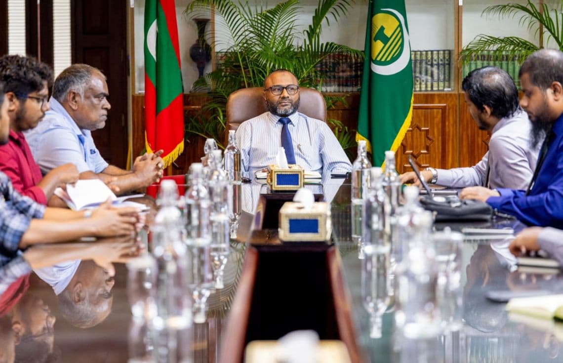 މިނިސްޓަރު ޝަހީމް އެސްޖޭގެ ވެރިންނާއި ބައްދަލުކުރެއްވުން / ފޮޓޯ: އިސްލާމިކް މިނިސްޓްރީ
