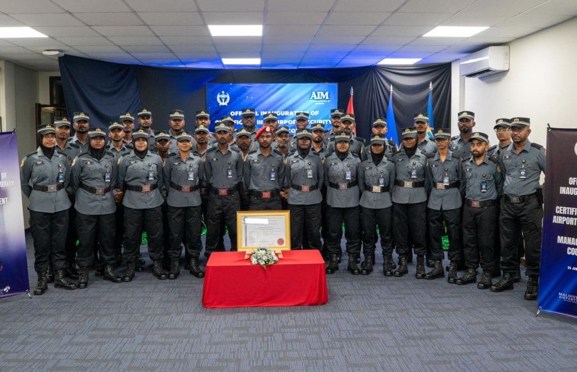 ވެލާނާ އިންޓަނޭޝަނަލް އެއާޕޯޓުގެ ސެކިއުރިޓީ ބަލަހައްޓާ މުވައްޒަފުން / ފޮޓޯ: އެމްއޭސީއެލް