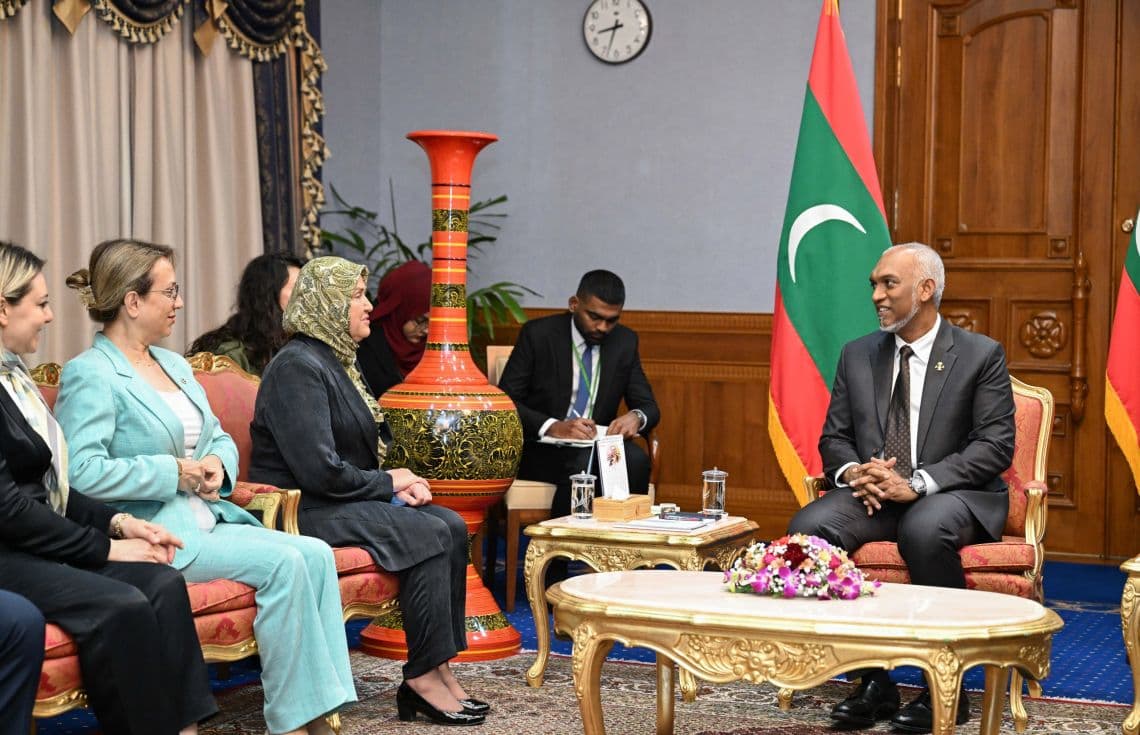 "ގްރޭންޑް ނެޝަނަލް އެސެންބްލީ އޮފް ޓަރކީ"ގެ ވަފުދު ރައީސްގެ އަރިހަށް ކުރެއްވި އިޙުތިރާމުގެ ޒިޔާރަތުގެ ތެރެއިން/ ފޮޓޯ: ރައީސް އޮފީސް