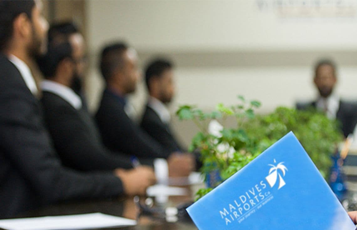 ޑިއުޓި ގަޑީގައި އެއާޕޯޓް މުވައްޒަފުންގެ ފޯނު މަނާކަމަށް ބުނެ ފަތުރަނީ ދޮގެއ / ފޮޓޯ: އެމް.އޭ.ސީ.އެލް.