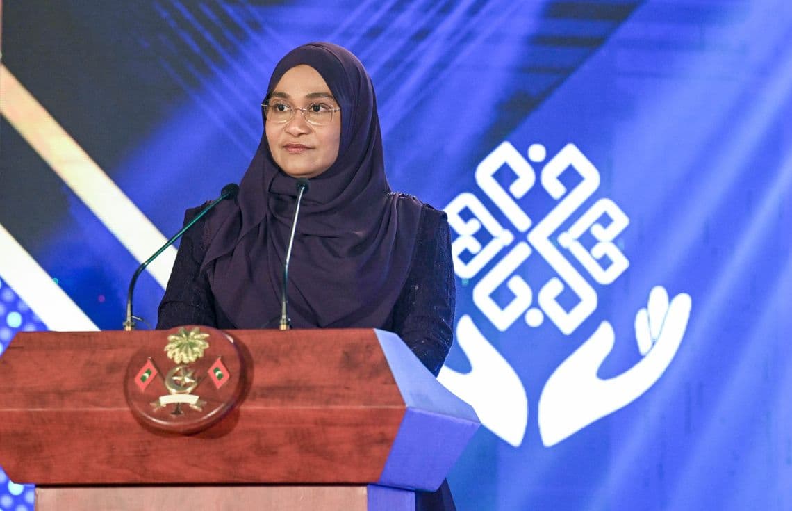 ހދ. ކުޅުދުއްފުށީ ރީޖަނަލް ހޮސްޕިޓަލުގެ 43 ވަނަ އަހަރީ ދުވަހުގެ ޖަލްސާ ޝަރަފުވެރިކޮށްދެއްވައި ރައީސުލްޖުމްހޫރިއްޔާގެ އަނބިކަނބަލުން މެޑަމް ސާޖިދާ މުޙައްމަދު ވާހަކަފުޅުދައްކަވަނީ. / ފޮޓޯ: ރައީސް އޮފީސް
