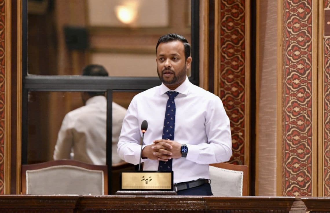އިމާރާތްކުރުމާއި ގެދޮރުވެރިކަމާއި ބިނާރާ ބެހޭ ވަޒީރު ޑރ. ޢަބްދުﷲ މުއްޠަލިބް / ފޮޓޯ: މަޖިލިސް