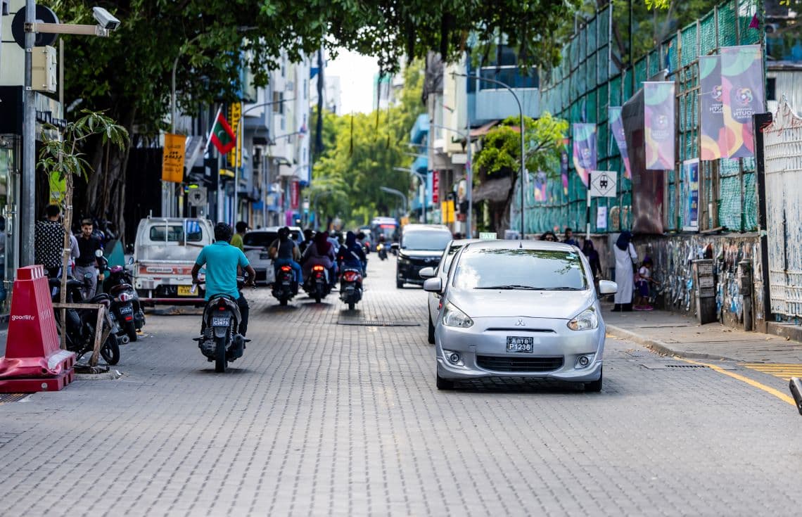މާލޭ މަޖީދީމަގުން ކާރާއި ސައިކަލުތައް ދަތުރުކުރަނީ / ފޮޓޯ: ޚުލާސާ