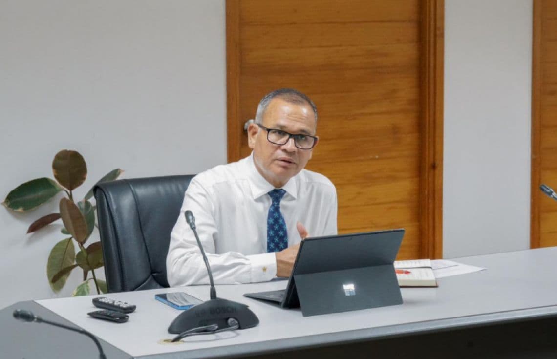 ސިޓީތަކާއި އިދާރީ ދާއިރާތައް ހިންގުމާއި، އާންމު މަސައްކަތްތަކާ ބެހޭ ވަޒީރު އާދަމް ޝަރީފު ޢުމަރު. / ފޮޓޯ: ވުޒާރާ