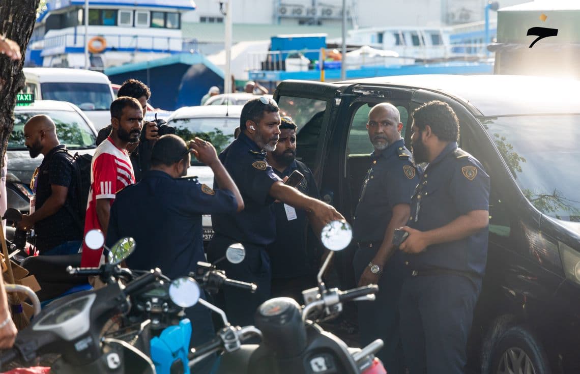 އިމިގްރޭޝަނުން މާލޭގައި ކުރިއަށްގެންދިޔަ ރެއިޑް އޮޕަރޭޝަނެއްގެ ތެރެއިން. / ފޮޓޯ: ޚުލާސާ