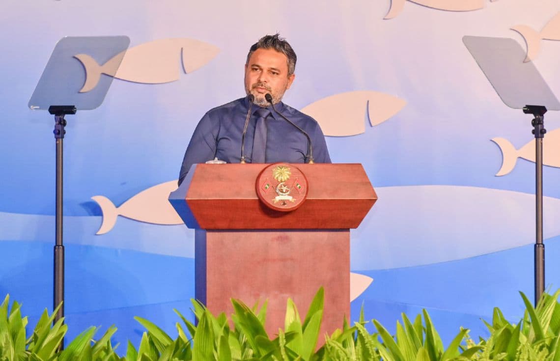 މަސްވެރިންގެ ދުވަސް ފާހަގަކުރުމަށް ބޭއްވި ޖަލްސާއެއްގައި މަސްވެރިކަމާއި ކަނޑުގެ ވަޞީލަތްތަކާ ބެހޭ ވަޒީރު އަހުމަދު ޝިޔާމް ވާހަކަދައްކަވަނީ. / ފޮޓޯ: ރައީސް އޮފީސް