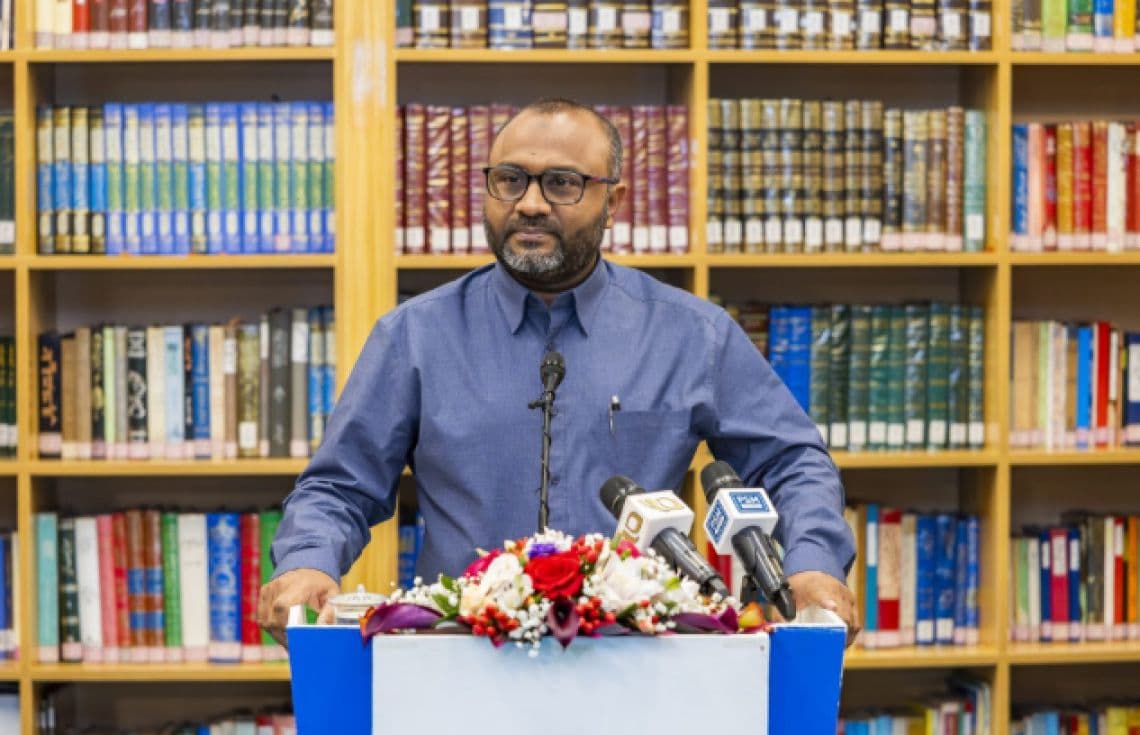 ސަލްމާން މިސްކިތުގައި އިސްލާމީ ލައިބްރަރީ ހުޅުވުމަށް ބޭއްވި ރަސްމިއްޔާތުގައި ވަޒީރު ޑރ. މުޙައްމަދު ޝަހީމް ޢަލީ ސަޢީދު ވާހަކަފުޅުދައްކަވަނީ/ ފޮޓޯ: އިސްލާމީ ކަންތައްތަކާ ބެހޭ ވުޒާރާ
