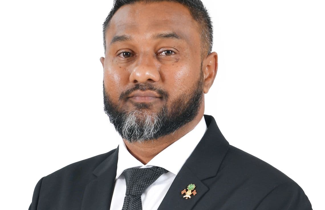 މެމްބަރު ސިނާން. އޭނާގެ ގޮނޑި ގެއްލިއްޖެ ކަމަށް ކަނޑައަޅައިދިނުމަށް ހުށަހަޅާފައިވާ މައްސަލާގައި ދެން އޮންނާނީ ހުކުމް އިއްވުން---ފޮޓޯ:ރައްޔިތުންގެ މަޖިލިސް