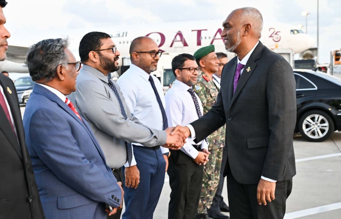 އިނގިރޭސިވިލާތަށް ރައީސް ފުރާވަޑައިގަތުން. / ފޮޓޯ: ރައީސް އޮފީސް