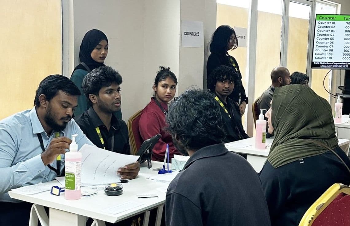 4،000 ފްލެޓުގެ އެއްބަސްވުންތަކުގައި ސޮއިކުރުމުގެ މަސައްކަތް ކުރިއަށްގެންދަނީ. / ފޮޓޯ: ފަހި ދިރިއުޅުން ކޯޕަރޭޝަން