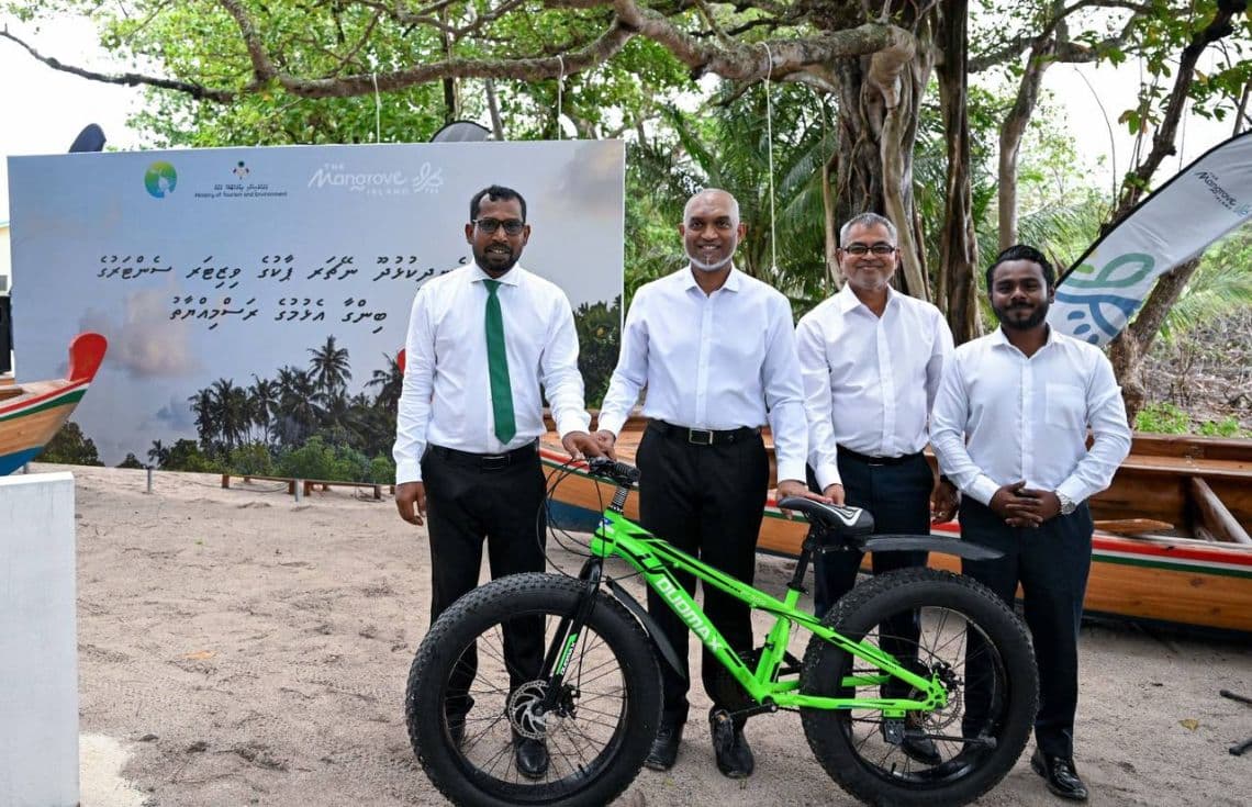 ރައީސް ކެނދިކުޅުދޫއަށް ކުރެއްވި ދަތުރުފުޅުގެ ތެރެއިން.--- ފޮޓޯ:ރައީސް އޮފީސް