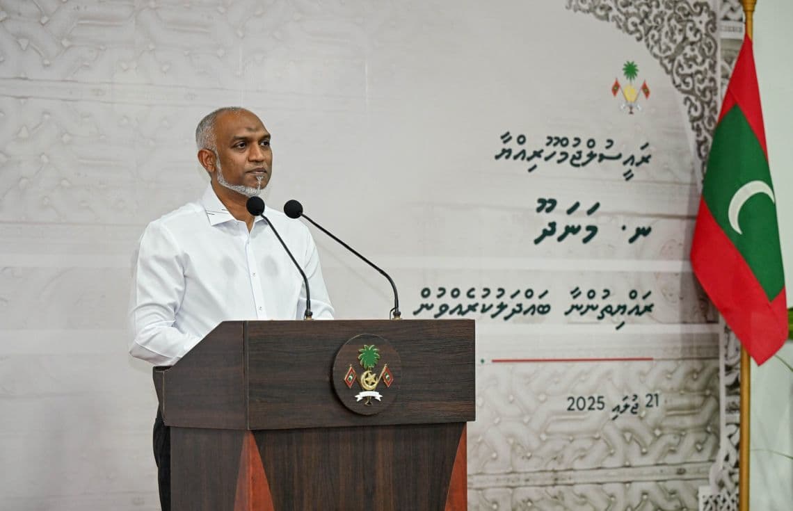ރައީސް ޑރ. މުޙައްމަދު މުޢިއްޒު މަނަދޫ ރައްޔިތުންނާ ބައްދަލުކުރެއްވުން. / ފޮޓޯ: ރައީސް އޮފީސް