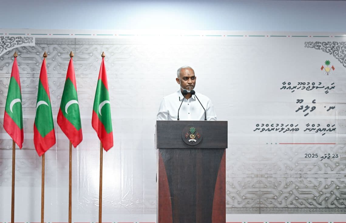 ރައީސް ޑރ. މުހައްމަދު މުއިއްޒު ނ. ވެލިދޫގެ ރައްޔިތުންނާއި ބައްދަލުކުރެއްވުން / ފޮޓޯ: ރައީސް އޮފީސް