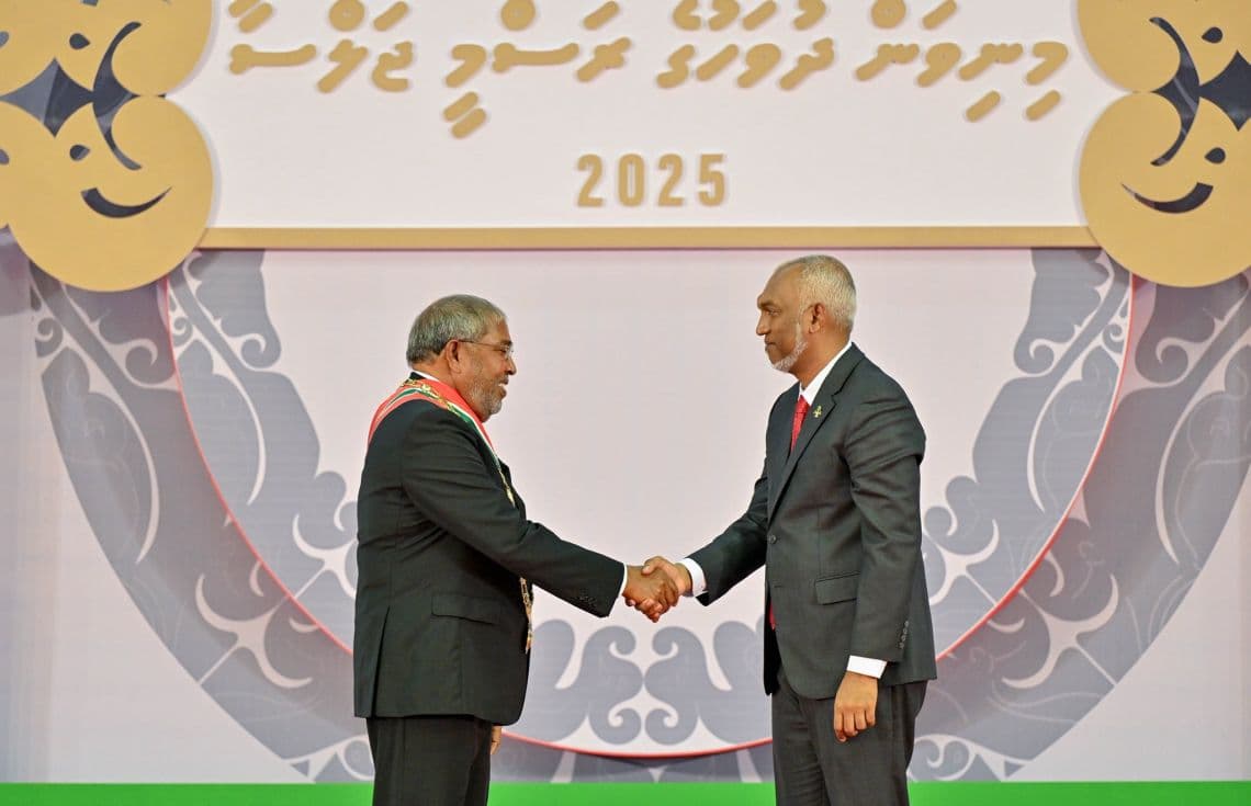 ރައީސް ޑރ. މުހައްމަދު މުއިއްޒު, ގާސިމް އިބްރާހިމާ ސަލާންކުރައްވަނީ / ފޮޓޯ: ރައީސް އޮފީސް