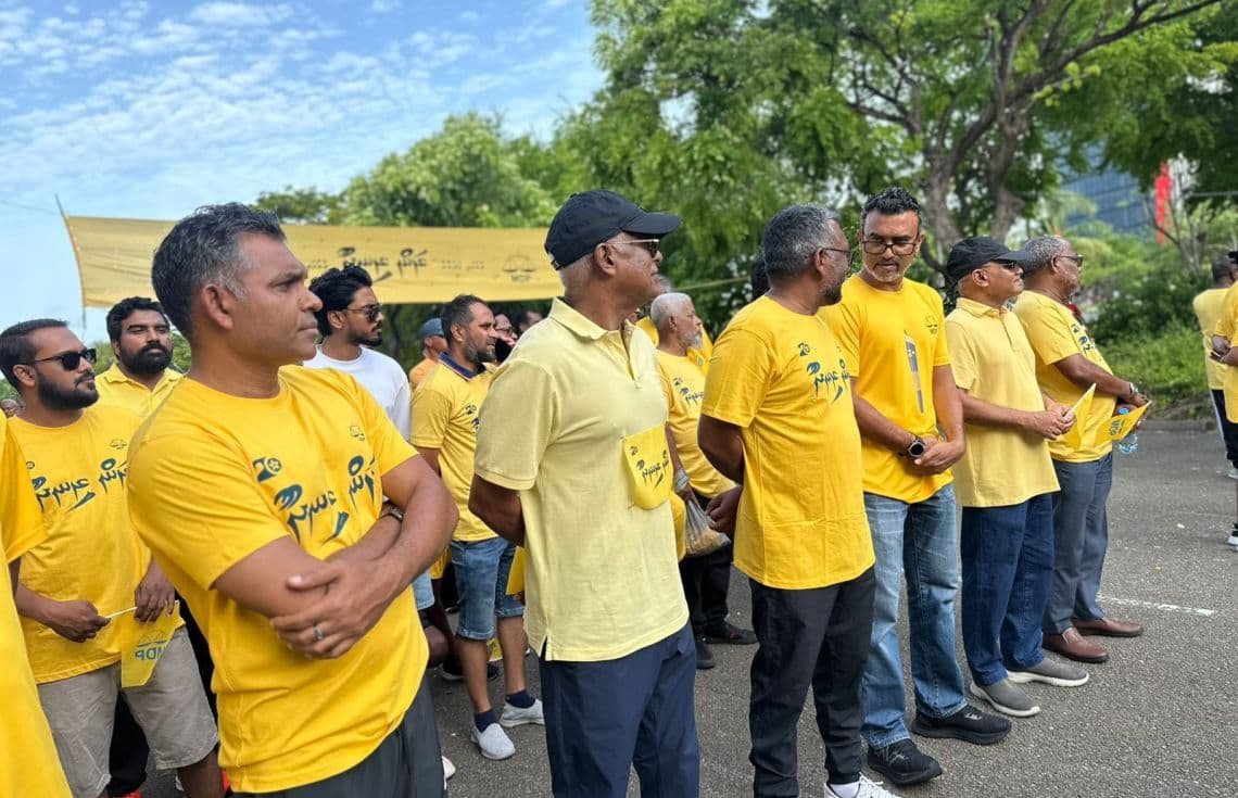 އެމްޑީޕީން މިއަދު ބޭއްވި "ރަން ރީނދޫ" ހަރަކާތުގައި ބައިވެރިވެ ވަޑައިގެންނެވި އެ ޕާޓީގެ އިސް ބޭފުޅުން: ފޮޓޯ/ އެމްޑީޕީ---
