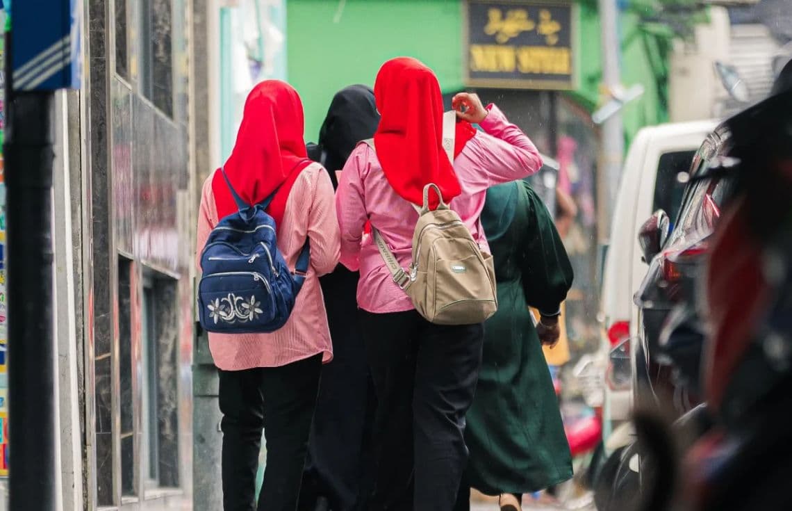 ސްކޫލް ކުދިންތަކެއް: ފޮޓޯ/ އެޓޯލް ޓައިމްސް---
