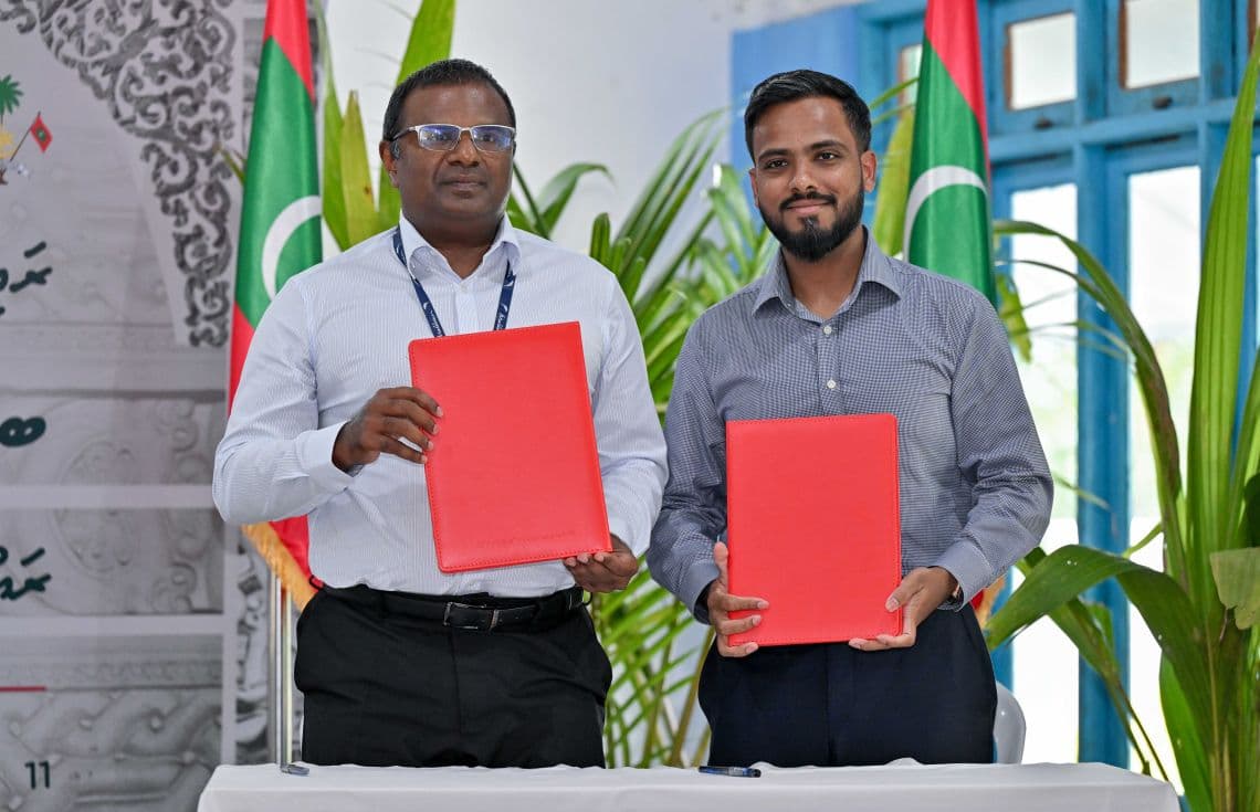 ކަމަދޫ އަށް ސީޕްލޭން ހިދުމަތް ފެށުމުގެ އެއްބަސްވުމުގައި ސޮއިކުރުމުގެ ރަސްމިއްޔާތުގެ ތެރެއިން : ފޮޓޯ/ ރައީސް އޮފީސް