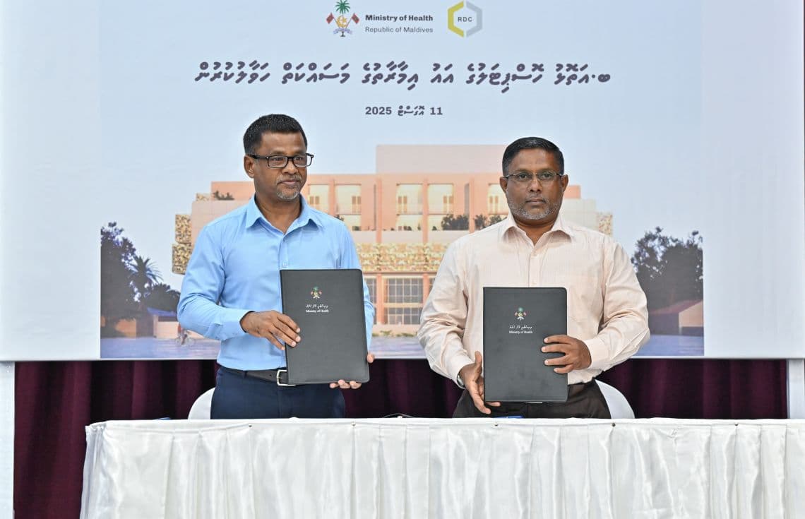 ބ. އަތޮޅު ހޮސްޕިޓަލުގެ އާ އިމާރާތުގެ މަޝްރޫއުގެ އެއްބަސްވުމުގައި ސޮއިކުރެއްވުން: ފޮޓޯ/ ރައީސް އޮފީސް---