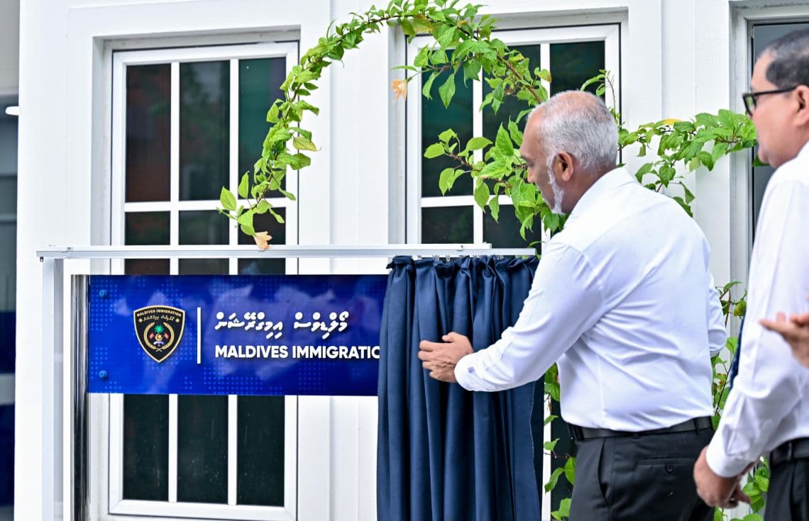 އޭދަފުށީގައި ޕާސްޕޯޓުގެ ހިދުމަތް ފެށުމުގެ ރަސްމިއްޔާތުގެ ތެރެއިން: ފޮޓޯ/ ރައީސް އޮފީސް---