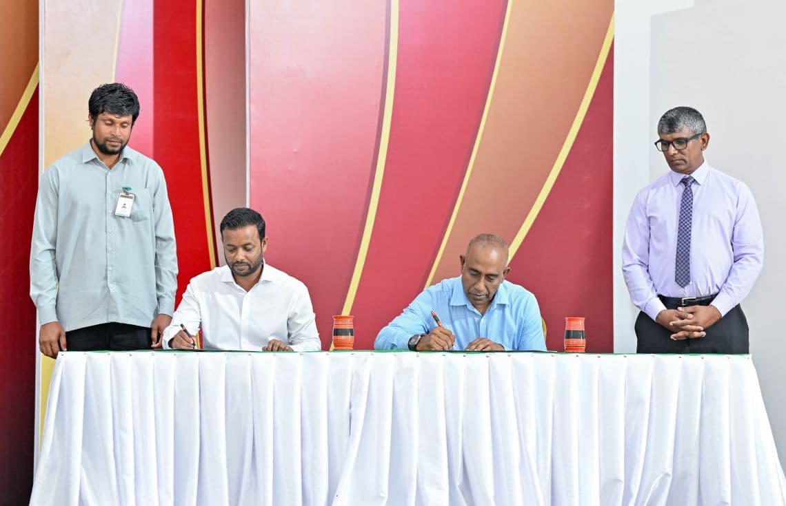 ތުޅާދޫ އެއާޕޯޓް އެއްބަސްވުމުގައި ސޮއިކުރި ރަސްމިއްޔާތު: ފޮޓޯ/ ރައީސް އޮފީސް---