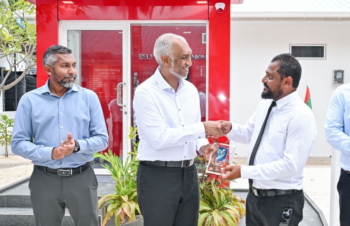 ރައީސް ގޮއިދޫގައި ބީއެމްއެލް އޭޓީއެމްގެ ހިދުމަތް ފައްޓަވައިދެއްވުން: ފޮޓޯ/ ރައީސް އޮފީސް---