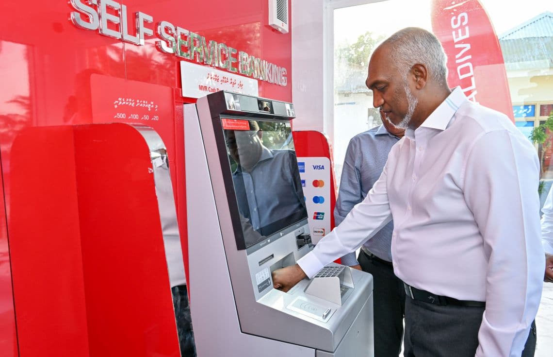 ރައީސް މުއިއްޒު ދޮންފަނުގެ އޭޓީއެމް ހުޅުއްވައިދެއްވުން: ފޮޓޯ/ ރައީސް އޮފީސް---