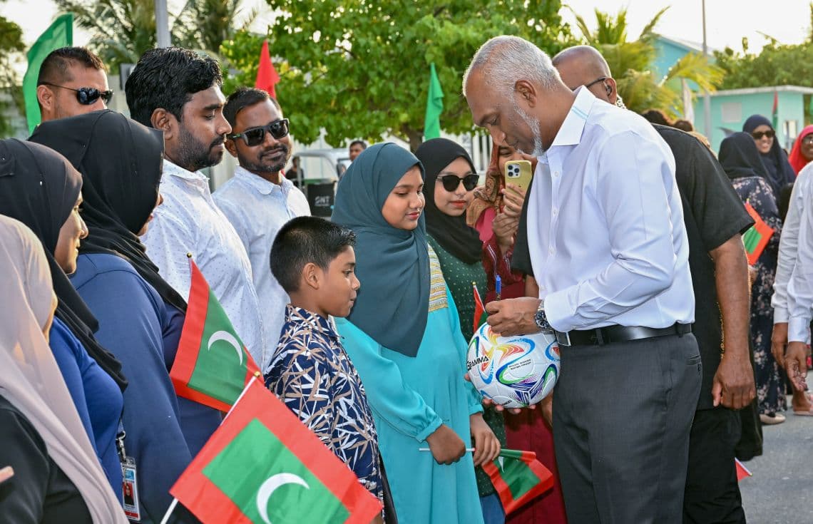 ރައީސް ބ. އަތޮޅަށް ކުރެއްވި ދަތުރުފުޅުގެ ތެރެއިން އެ އަތޮޅު ދަރަވަންދޫއަށް ވަޑައިގެންނެވުން----ފޮޓޯ:ރައީސް އޮފީސް