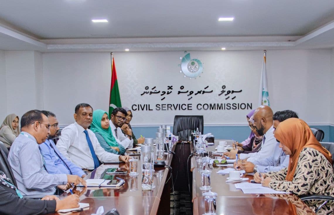 ސިވިލް ސާވިސް ކޮމިޝަނުގެ މެންބަރުން: ފޮޓޯ/ ސިވިލް ސާވިސް ކޮމިޝަން---