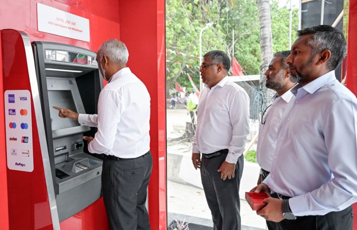 ތޮއްޑޫ ގައި އޭޓީއެމް ރައީސުލްޖުމްހޫރިއްޔާ ހުޅުވައިދެނީ.--ފޮޓޯ:ރައީސް އޮފީސް