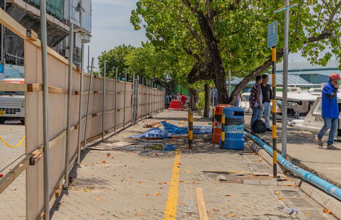 ބޮޑުތަކުރުފާނު މަގު ތަރައްގީކުރުމަށް އެ ސަރަހައްދު ބަންދުކޮށްފައި--- ފޮޓޯ: ޚުލާސާ