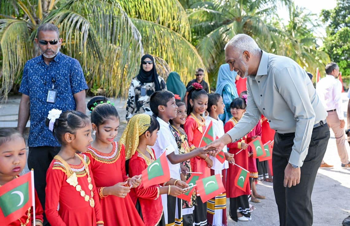ރައީސުލްޖުމްހޫރިއްޔާ ޑރ. މުހައްމަދު މުއިއްޒު ހިރިމަރަދޫ ރައްޔިތުންނާއި ބައްދަލުކުރެއްވުން---- ފޮޓޯ: ރައީސް އޮފީސް