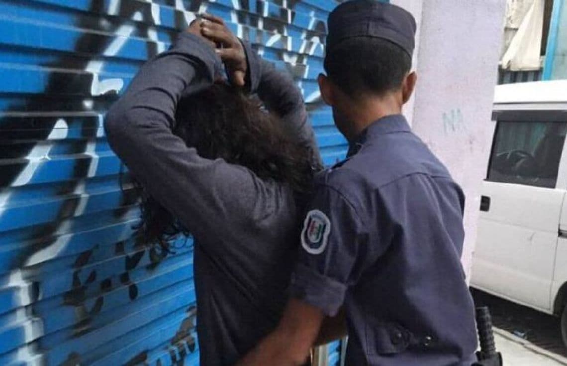 މާރާމާރީއެއް ހުއްޓުވުމަށް ފުލުހުން ހަރަކާތްތެރިވަނީ.--ފޮޓޯ:ޕީއެސްއެމް