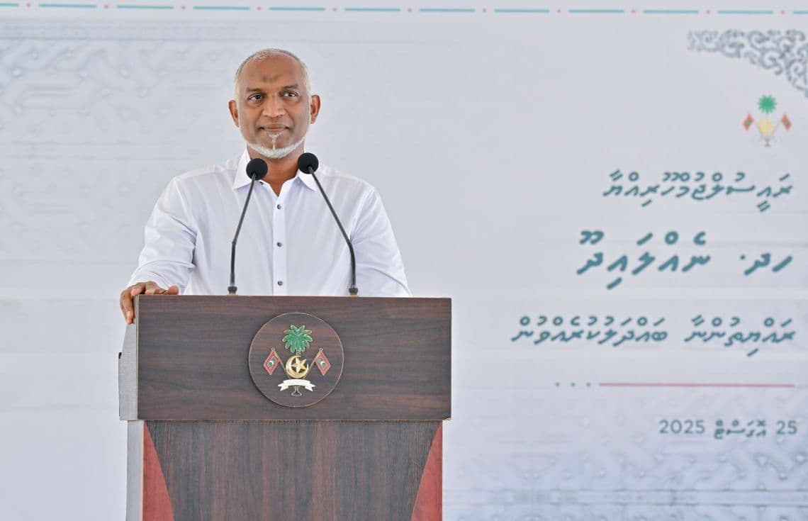 ރައީސް މުއިއްޒު: ފޮޓޯ/ ރައީސް އޮފީސް---