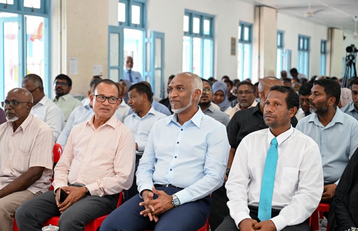 ރައީސް މުއިއްޒު: ފޮޓޯ/ ރައީސް އޮފީސް---