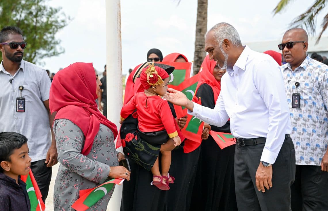 ހދ އަތޮޅަށް ކުރެއްވި ދަތުރުފުޅުގެ ތެރެއިން އެ އަތޮޅު ކުމުންދޫ އަށް ރައީސް ވަޑައިގެންނެވުން--- ފޮޓޯ:ރައީސް އޮފީސް