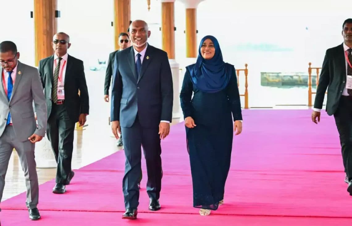 ރައީސް މުއިއްޒުގެ ދެކަނބަލުން: ފޮޓޯ/ އިންޓަނެޓް---