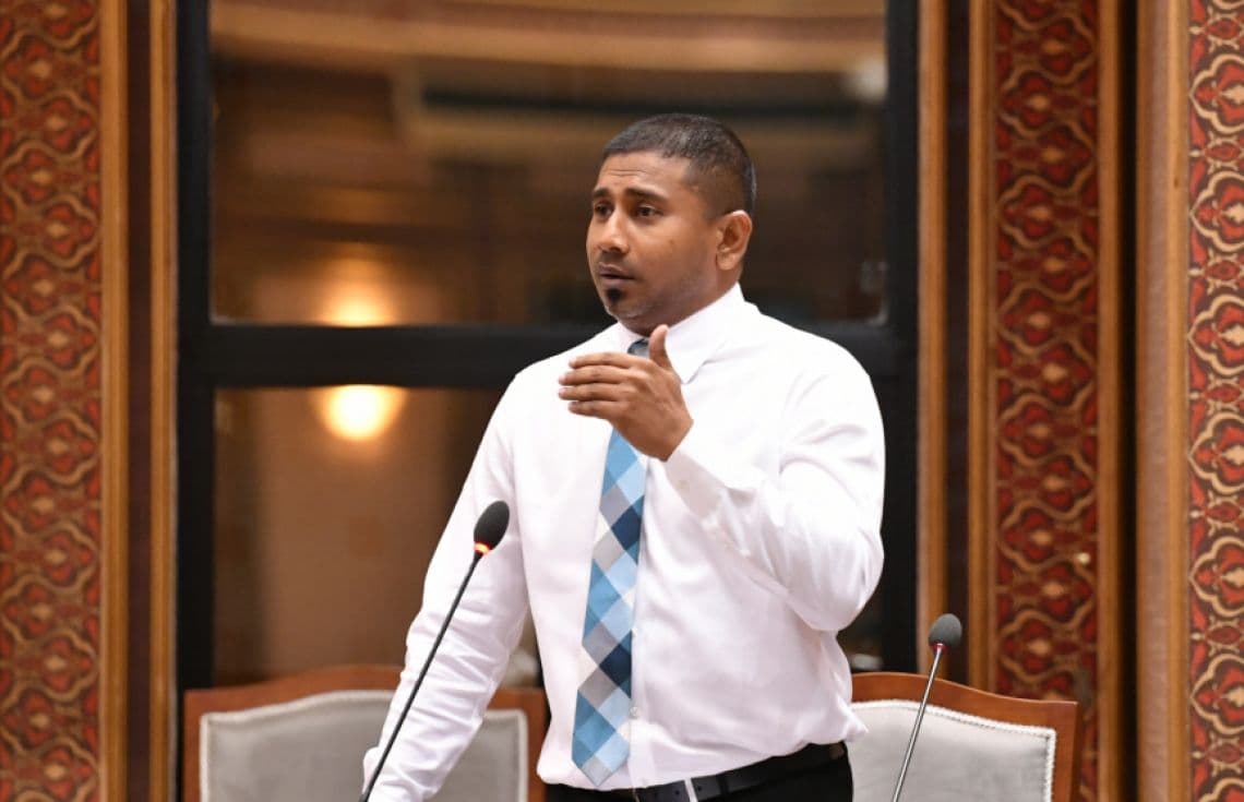 ކުރީގެ ޔޫތު މިނިސްޓަރު މަހުލޫފް: ފޮޓޯ/ އިންޓަނެޓް---