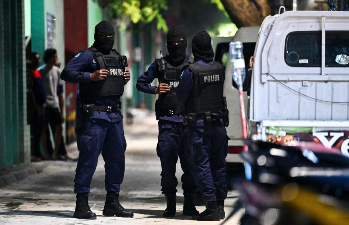 ފުލުހުން ރެއިޑެއްކޮށް ގެއެއް ބަލައި ފާސްކުރުމުގެ ތެރެއިން----