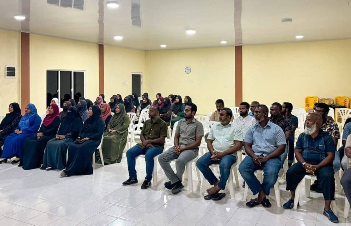 ފޯކައިދޫގައި ބޭއްވި ސެޝަންގެ ތެރެއިން.---ފޮޓޯ: ޕޮލިސް