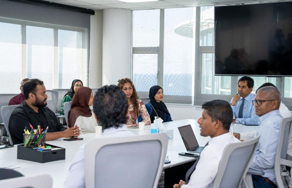 އިޤްތިސާދީ ތަރައްޤީއާއި ވިޔަފާރިއާ ބެހޭ ވަޒީރު މުހައްމަދު ސަޢީދު ކޮންޓެންޓް ކްރިއޭޓަރުންނާ ބައްދަލުކުރެއްވުން/ ފޮޓޯ: ވުޒާރާ