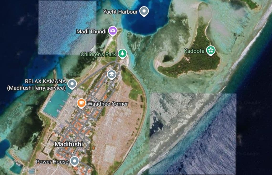 މަޑިފުށި އަދި އެ ރަށުގެ އިހުތިސާސަށް އިތުރުކުރެވުނު ދެ ފަޅުރަށް: ފޮޓޯ/ ގޫގުލް މެޕްސް---