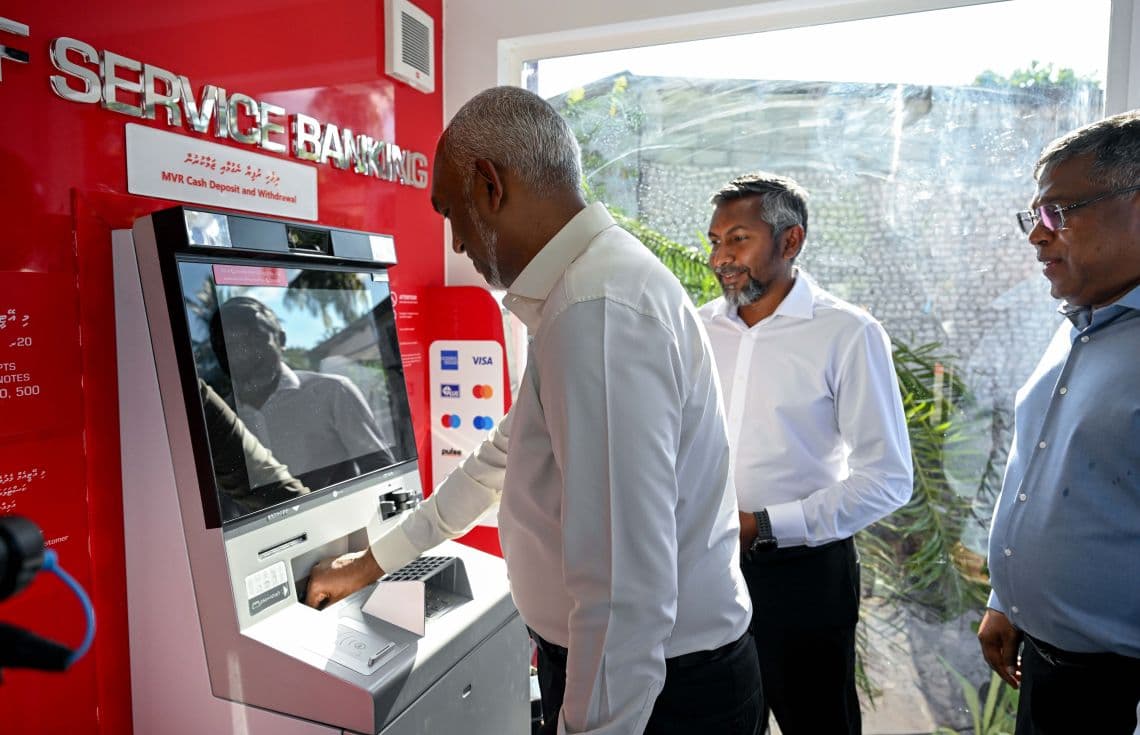 ފުލިދުގައި އޭޓީއެމްގެ ހިދުމަތް ރައީސް ފައްޓަވައިދެއްވުން: ފޮޓޯ/ ރައީސް އޮފީސް---