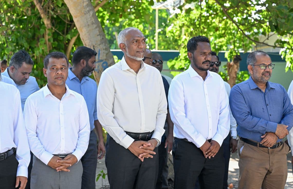 ރައީސް މުއިއްޒު ވ. އަތޮޅު ފުލިދޫއަށް ވަޑައިގެން އެ ރަށުގައި ދެ މަޝްރޫއުއެއްގެ އަމަލީ މަސައްކަތް ފައްޓަވައިދެއްވުން: ފޮޓޯ/ ރައީސް އޮފީސް---
