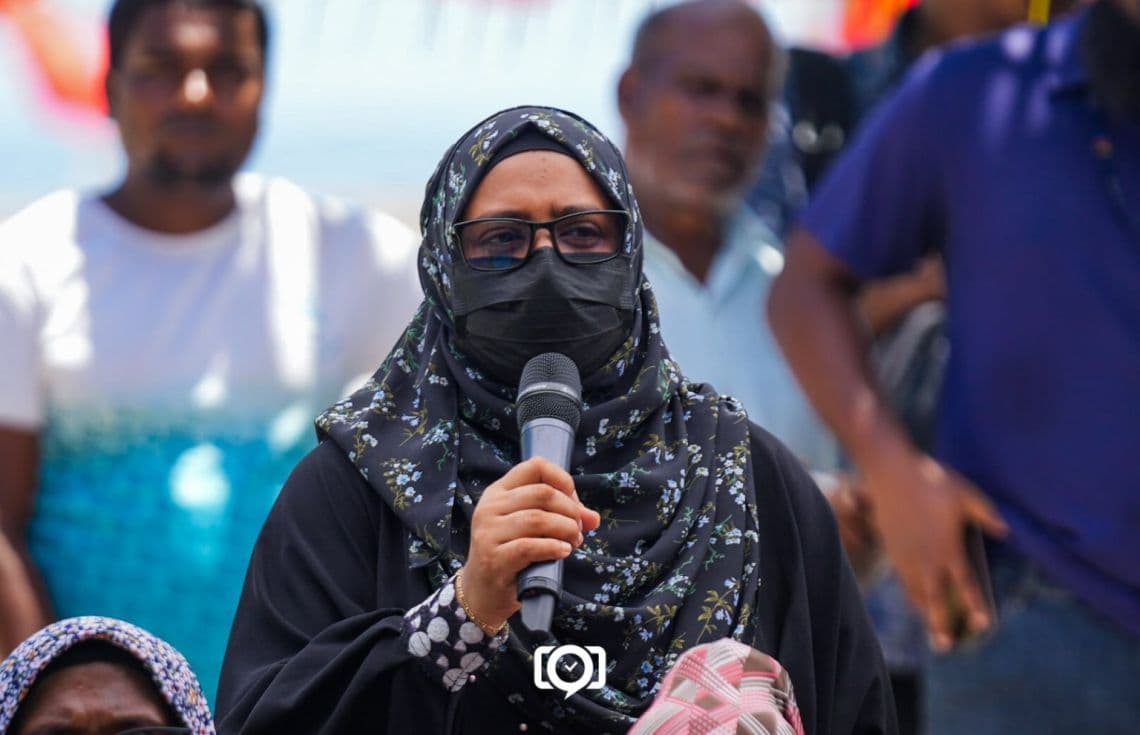 ރައީސް ވ. ރަކީދޫ ރައްޔިތުންނާއި ބައްދަލުކުރެއްވުން -- ފޮޓޯ : ވަގުތު އިމޭޖަސް، އިބްރާހިމް ޝާބިލު