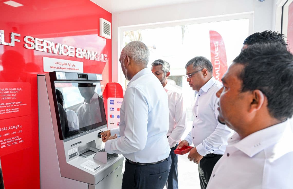 ފ. ބިލެއްދޫގައި އޭޓީއެމް ބެހެއްޓުން -- ފޮޓޯ : ރައީސް އޮފީސް
