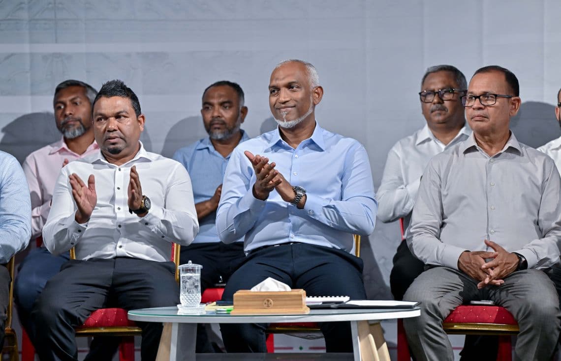 ފީއަލީ ރައްޔިތުންނާއި ރައީސް ބައްދަލުކުރުއްވުމުގެ ތެރެއިން.——ފޮޓޯ: ރައީސަ އޮފީސް